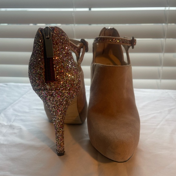 Suede booties with glitter heel - Picture 8 of 9